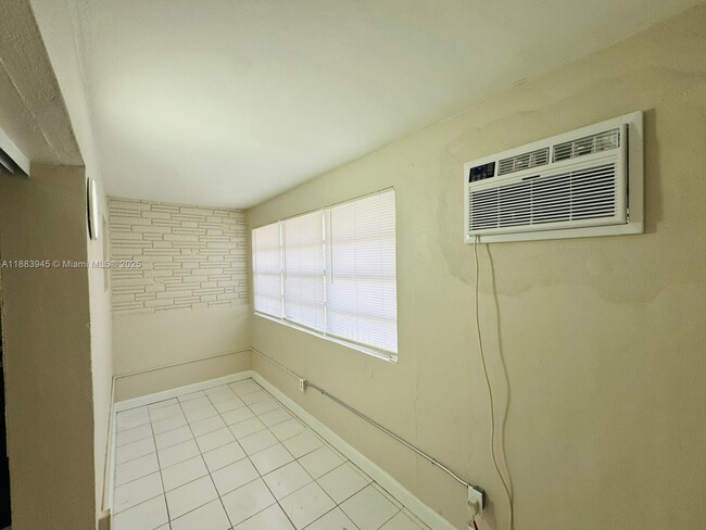 Building Photo - 2960 W Flagler St