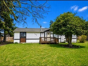 Building Photo - Charming 4Bed/2Bath Home in the Heart of Rainier! Available 6/10/26