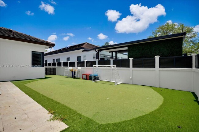 Building Photo - 1550 SW 89th Ct