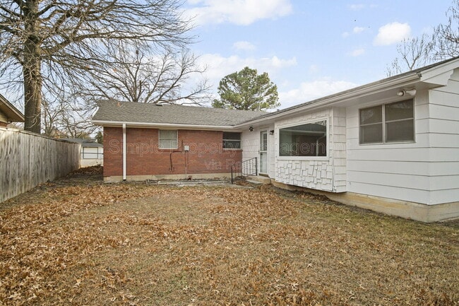 Building Photo - 1607 Denison Dr