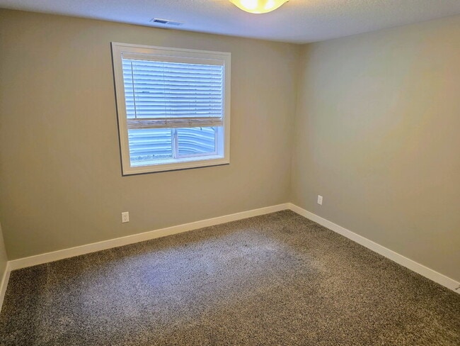 Building Photo - 701 Bradford Dr