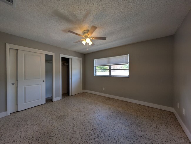 Building Photo - Well maintained 2 bedroom 1 bath rental available in Pine Castle!!