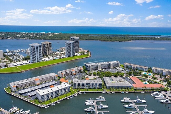 Building Photo - 29 Yacht Club Dr