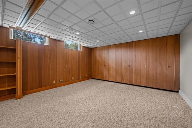 Building Photo - 921 S Batavia Ave