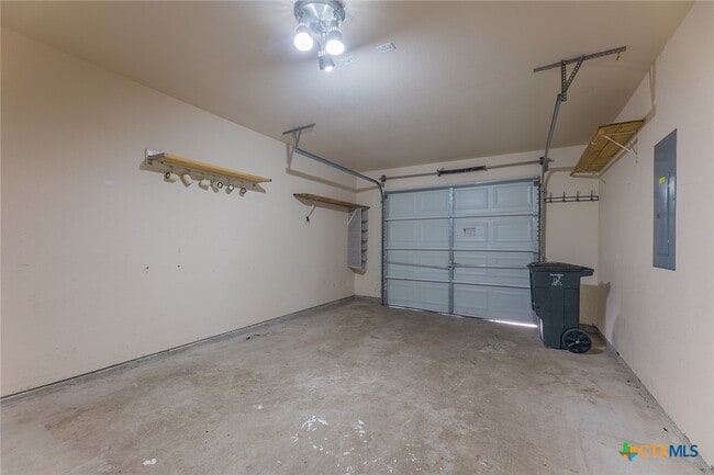 Building Photo - 2406 Waterfall Dr