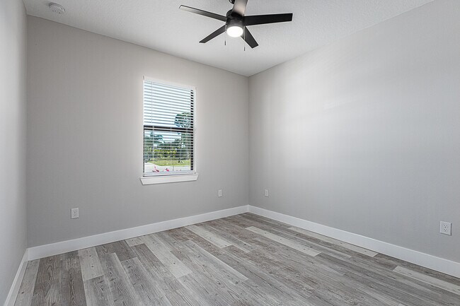 Office / Bedroom Bedroom - 26374 Explorer Rd