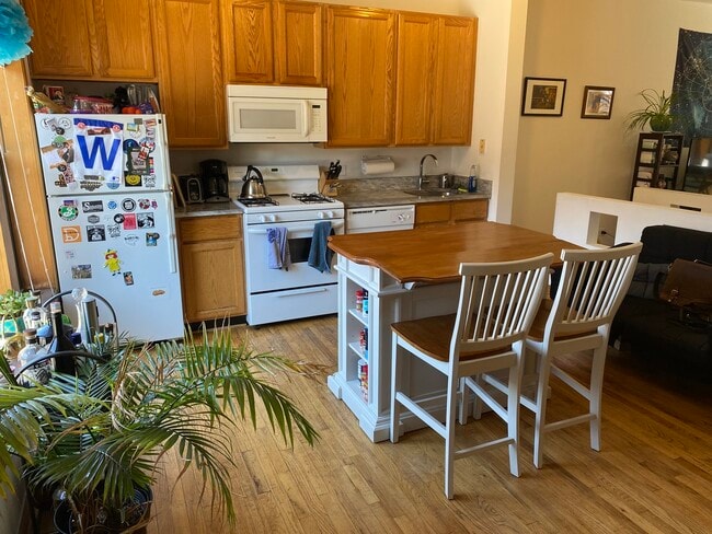 Building Photo - 632 W Patterson Ave