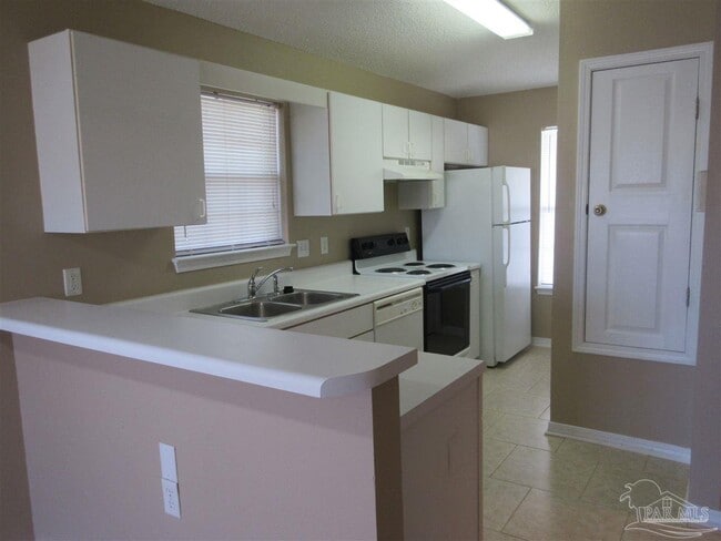 Building Photo - 301 Loveland Cir