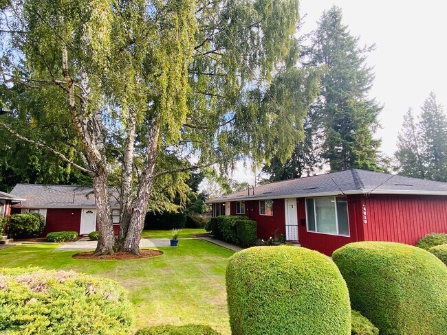 Building Photo - Charming 2-Bedroom Apartment at Fowler Court with In-Unit Washer/Dryer & Extra Storage