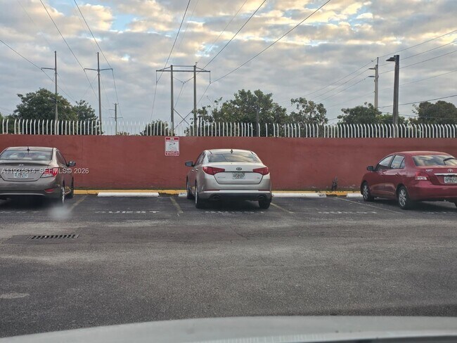 Building Photo - 7520 W 20th Ave