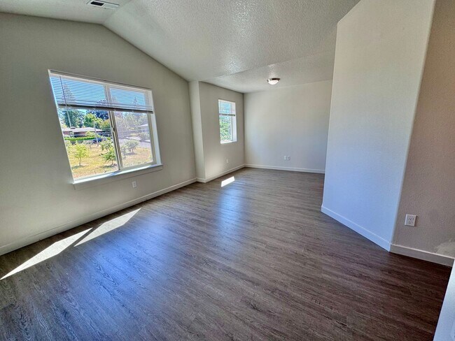 Building Photo - 5724 NE 47th St