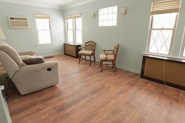 Building Photo - 4102 Elm Ave