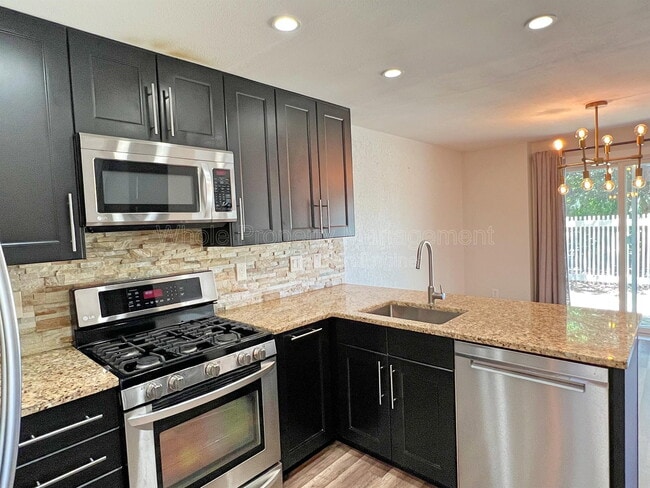 Building Photo - 3032 S Macon Cir