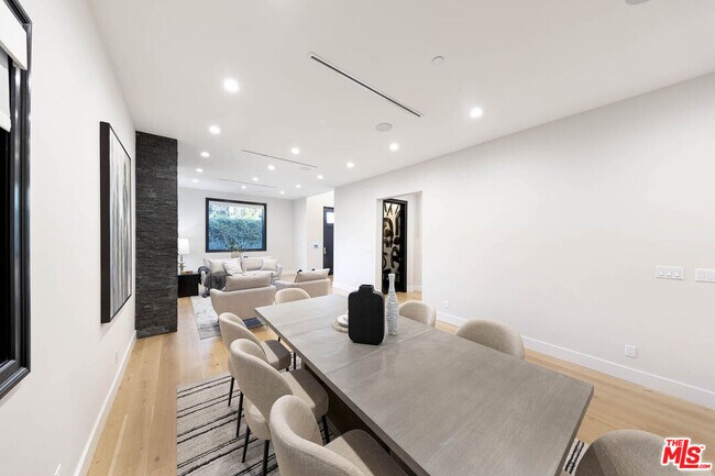 Building Photo - 123 S Kilkea Dr