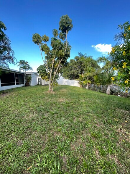 Building Photo - 11500 NW 39th St