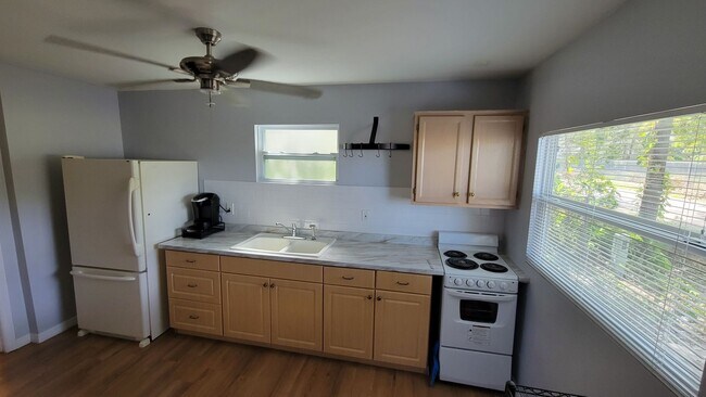 Primary Photo - 318 W Hilda St