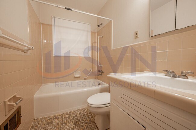 Building Photo - 6-Bedroom Home with Finished Basement. Com...