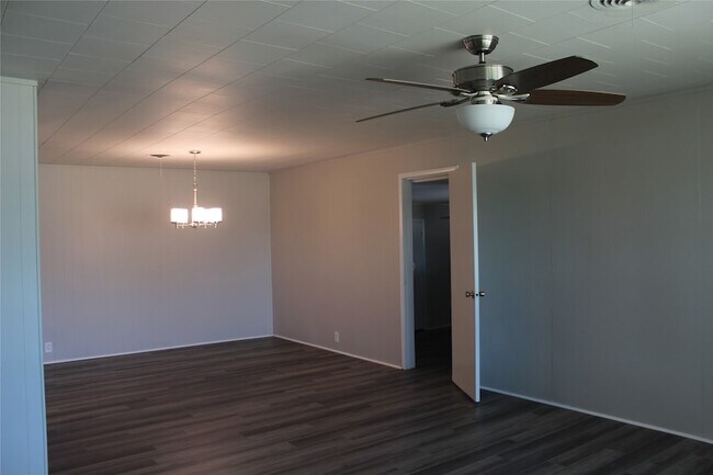 Building Photo - 409 W Main St