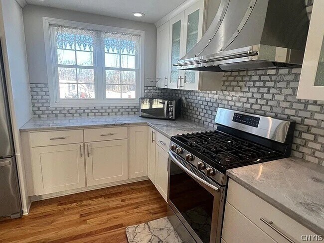 Building Photo - 6049 S Bay Rd