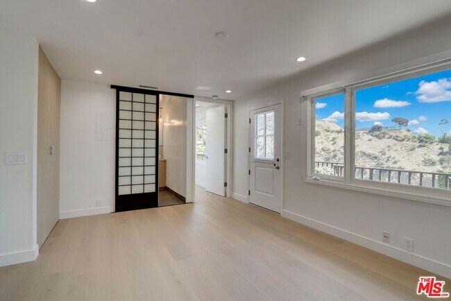 Building Photo - 8528 Hillside Ave