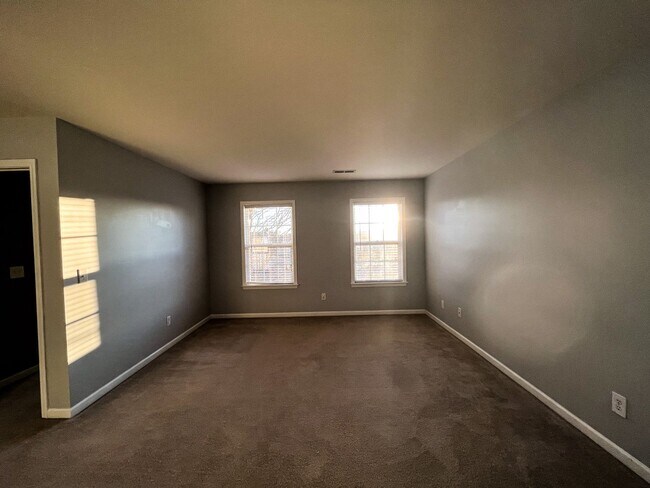 Building Photo - Gorgeous 4 Bedroom, 2 1/2 Bathroom Home in...