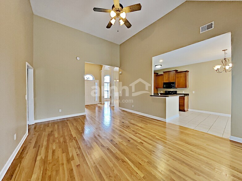 Building Photo - 165 Bland Dr
