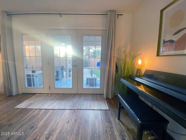 Building Photo - 3798 E Encinas Ave