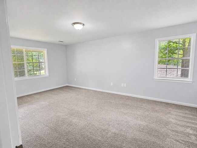 Building Photo - 1562 Holly Hill Dr