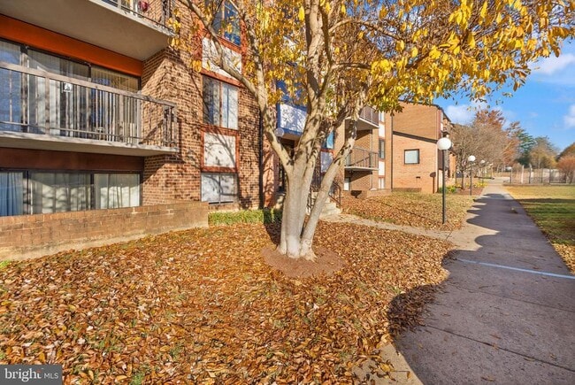 Building Photo - 9728 Kingsbridge Dr