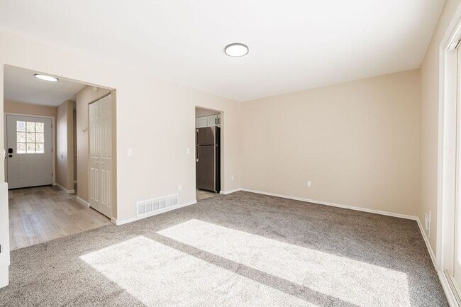 Building Photo - 14 Elm St