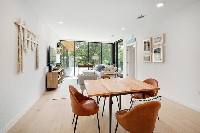 Building Photo - 1600 S 1st St