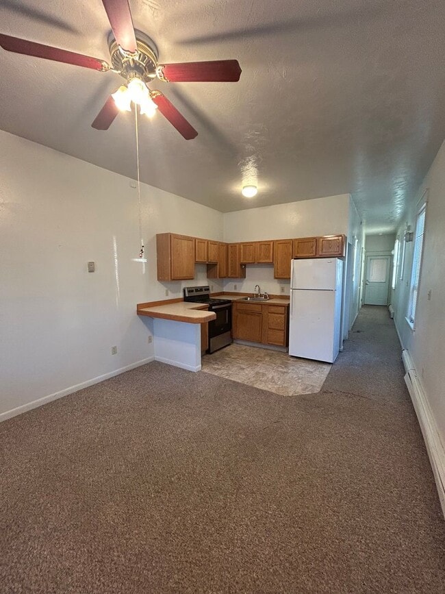 Building Photo - 1128 E 2nd St