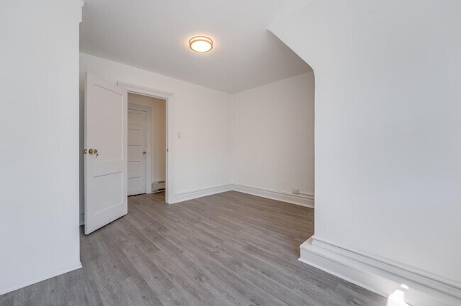 Building Photo - 304 Fulton Ave