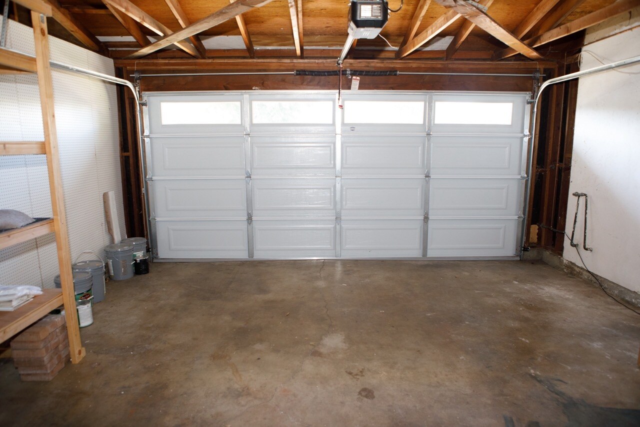 Building Photo - 176 W Gainsborough Rd