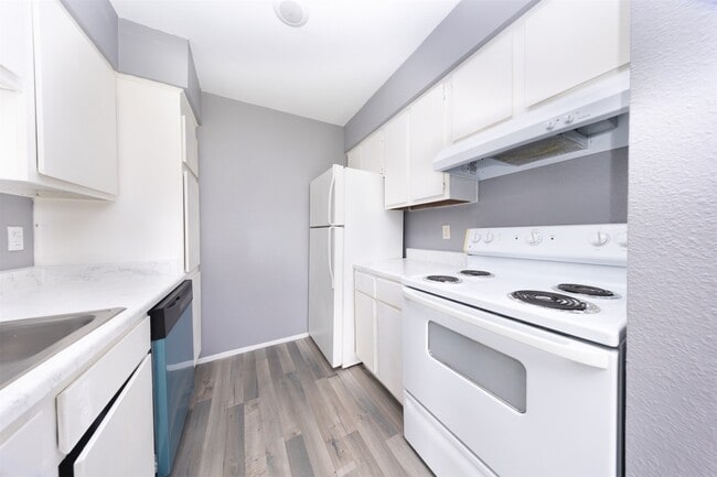 Building Photo - 13480 S Thorntree Dr