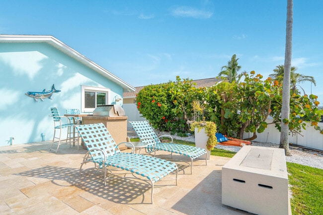 Building Photo - 2910 Alton Dr