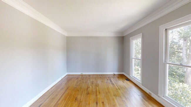 Building Photo - 4130 Knollcrest Cir N