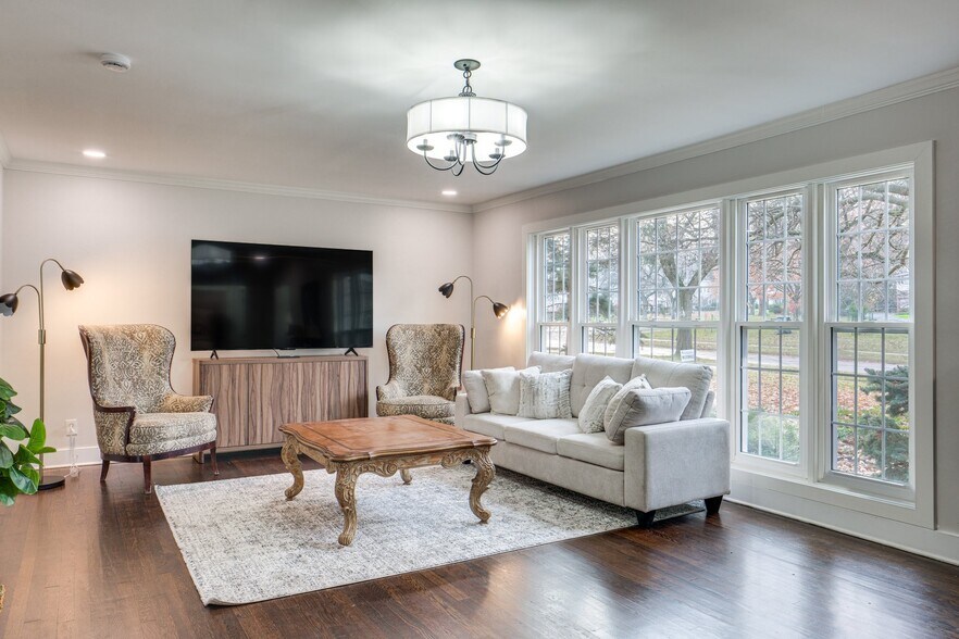 Building Photo - 24039 Shelburne Rd