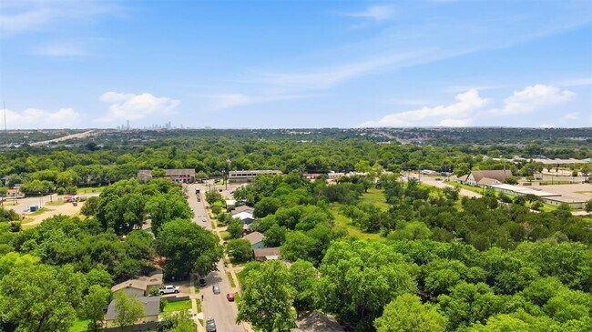 Building Photo - 9504 N Creek Dr