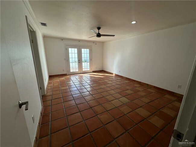 Building Photo - 22 1st Ln Ct