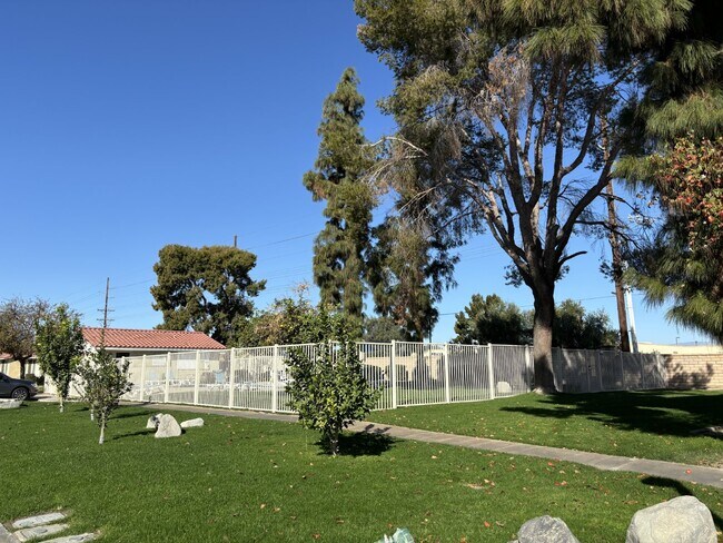 Building Photo - 2-Story, 2-Bedroom, Furnished/Unfurnished Condo For Rent