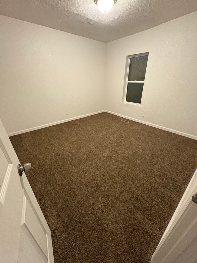 Building Photo - LIMITED TIME**NO APPLICATION FEE**1/2 OFF DEPOSIT**