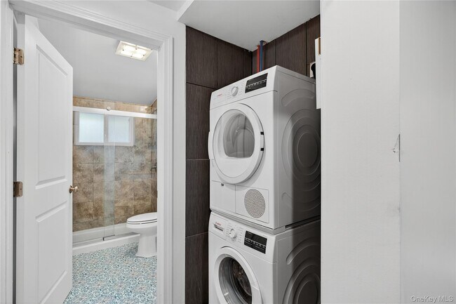 Building Photo - 9 Wickes Ln