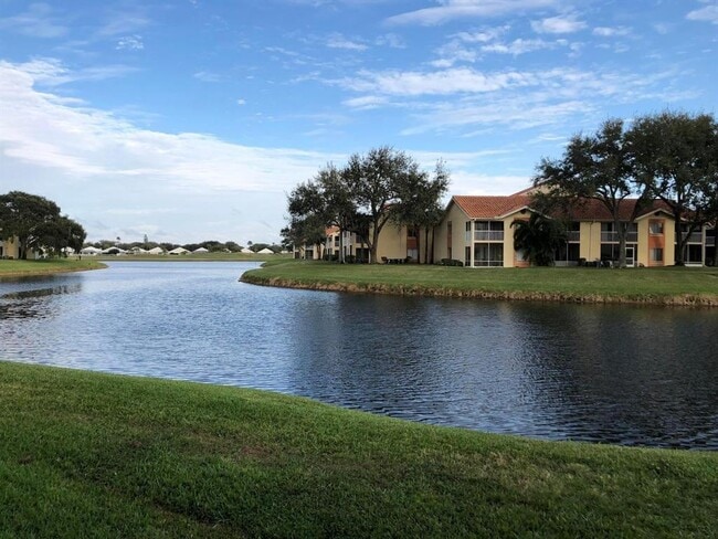 Building Photo - 7108 Glenmoor Dr