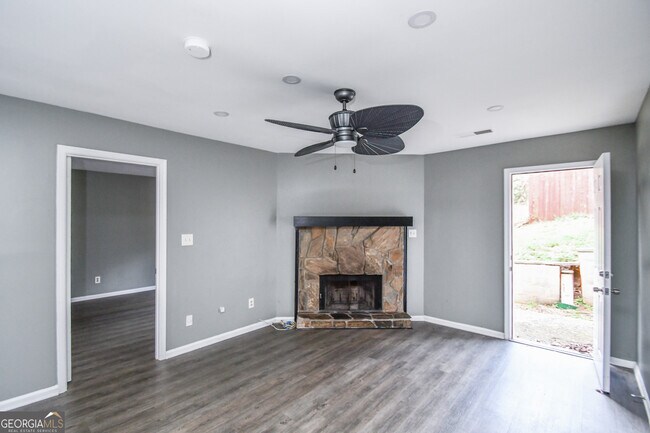 Building Photo - 735 Oak Dr