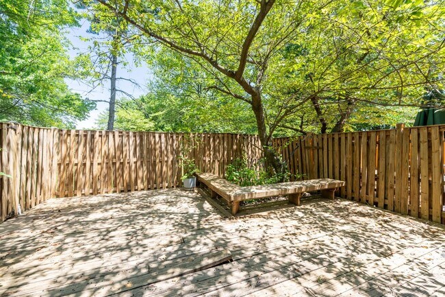 Building Photo - 2218 Clove Terrace