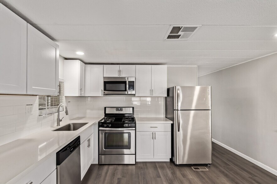 Building Photo - 303 S Recker Rd