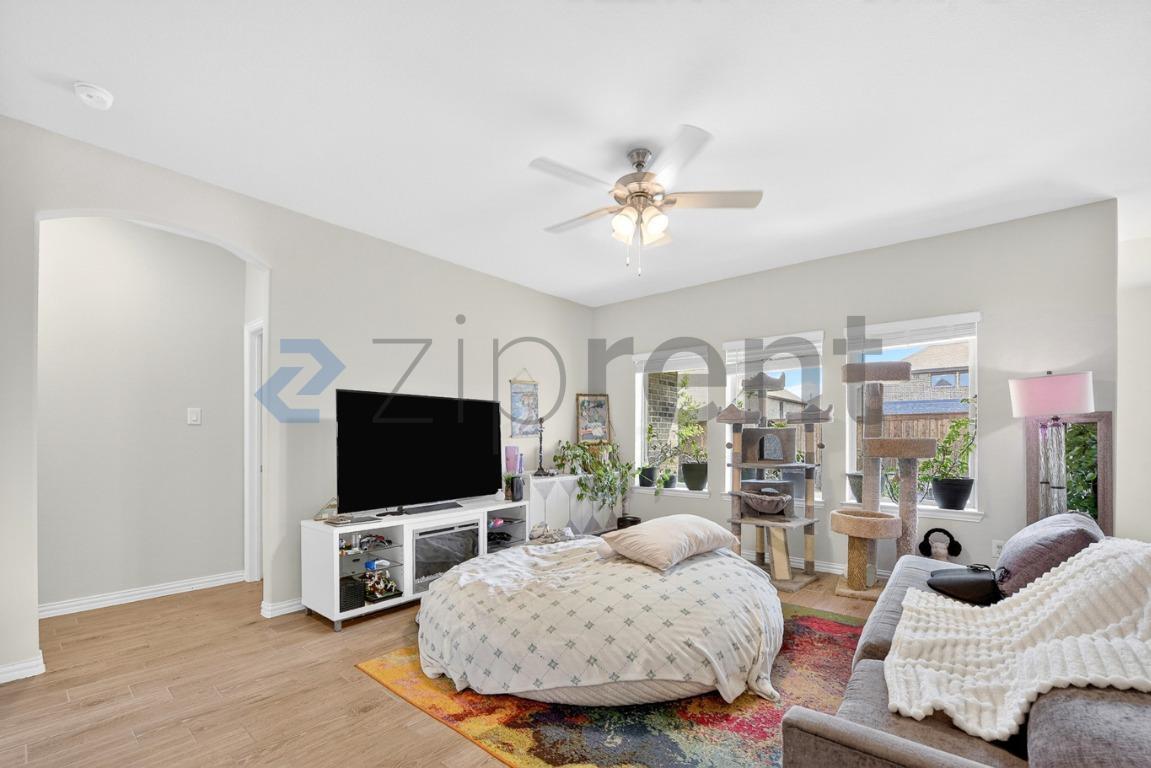 Building Photo - Unit