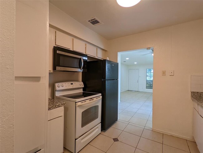 Building Photo - 12224 Ormandy St