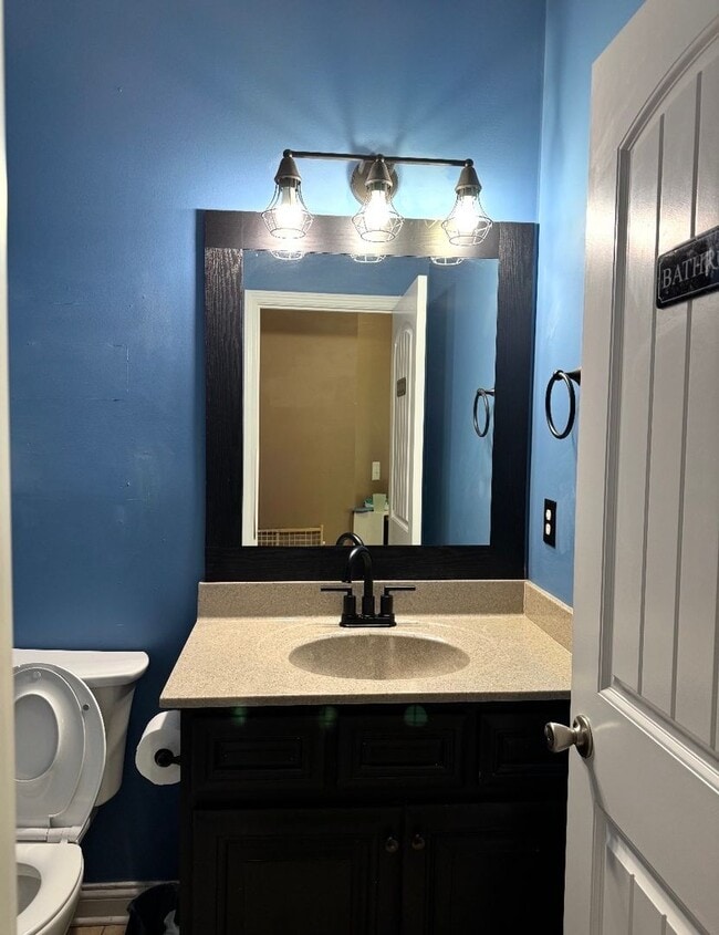 Building Photo - *** Move-in SPECIAL - $2395.00 ***